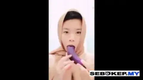 Bokep Indo Putri Tobrut Colmek Pakai Terong Bengkok