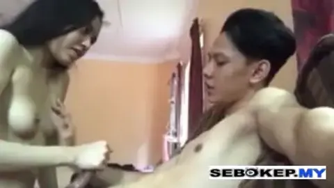 Bokep Indo Mengajari Pacar Ngocok Batang Sambil Nyepong Ampe Crot