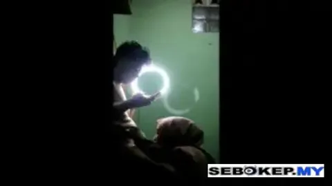 Bokep Indo Uhhkty Kulum Kontol Depan Lampu