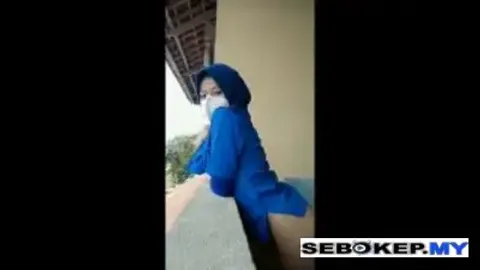 Bokep Indo Mbak Kasir Indomaret Pamer Memek di Balkon